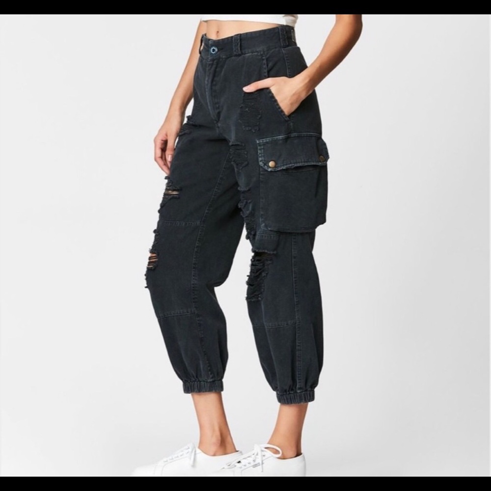 LF BAGGY GRINDED CARGO PANTS